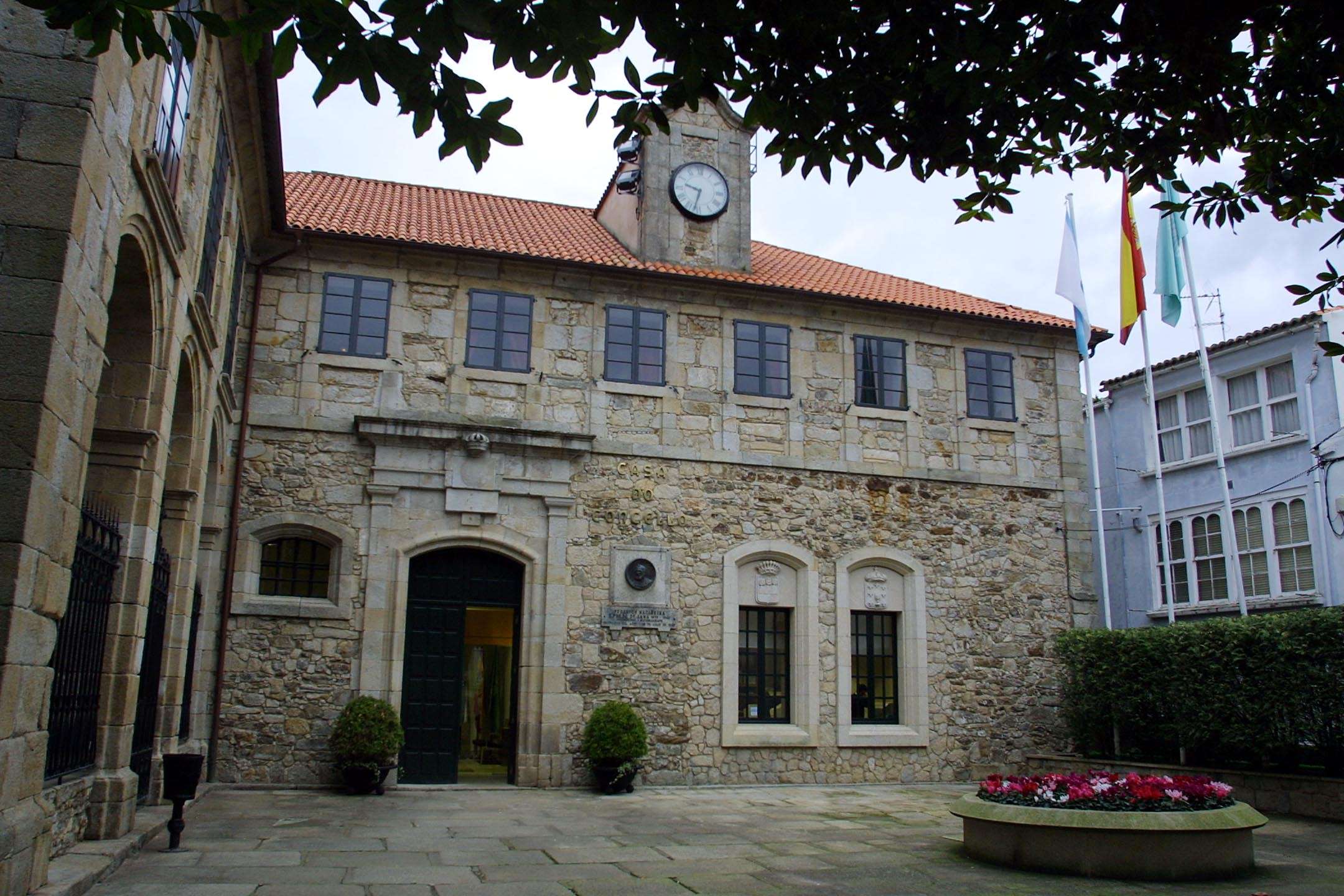 O pleno de Ortigueira aprobou proxectos por valor de 818.516,52 euros e 204.790 euros a reducir a débeda coa Deputación da Coruña.