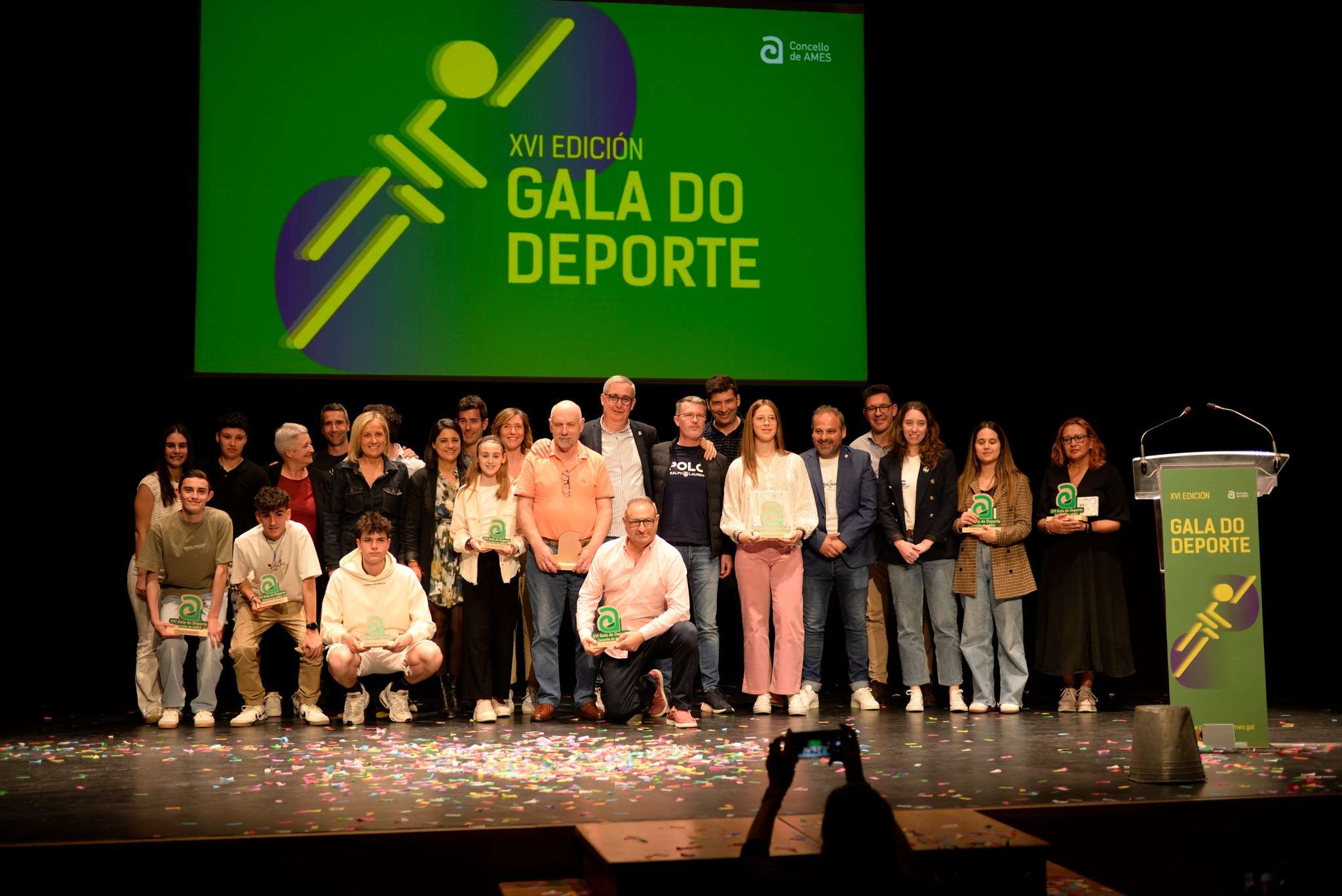 Premiados e autoridades durante a XVI edición da Gala do Deporte do Concello Ames o ano pasado