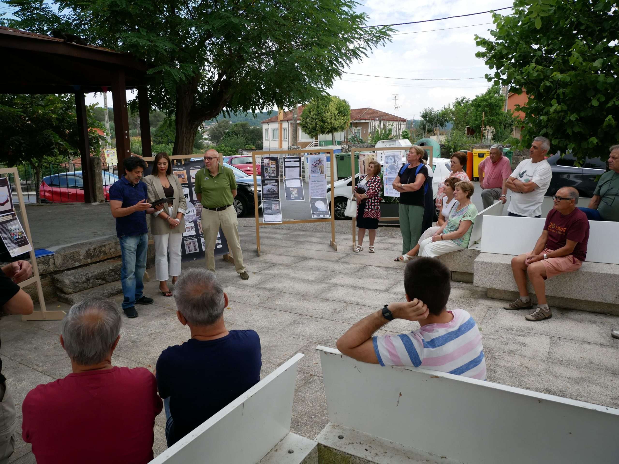 Acto de presentación do festival cultural Emulart que se desenvolverá en Barbadás dende o sábado 12 ata o domingo 20 de xullo