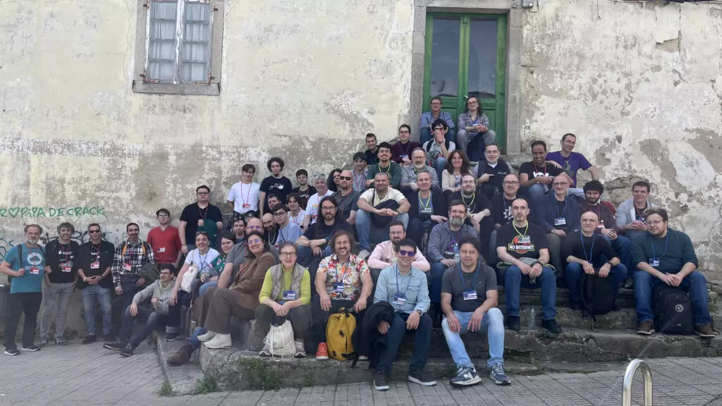 esLibre26 pecha en Melide con arredor de 200 asistentes consolidando a comunidade do software libre