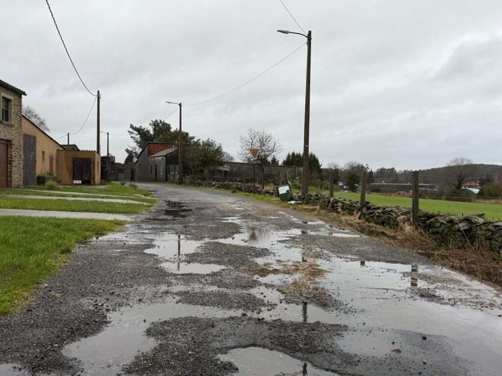 Santa Comba licita a mellora da conexión de Vilar de Arriba coa estrada provincial, na parroquia da Pereira